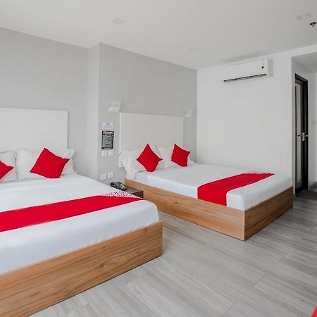 Oyo 666 Mc Hotel Fairview 奎松市 外观 照片