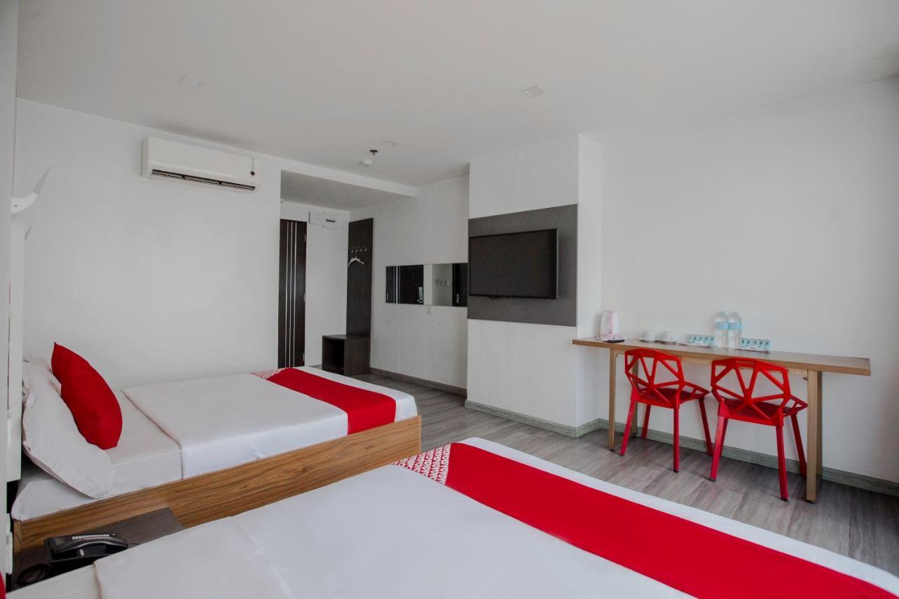 Oyo 666 Mc Hotel Fairview 奎松市 外观 照片