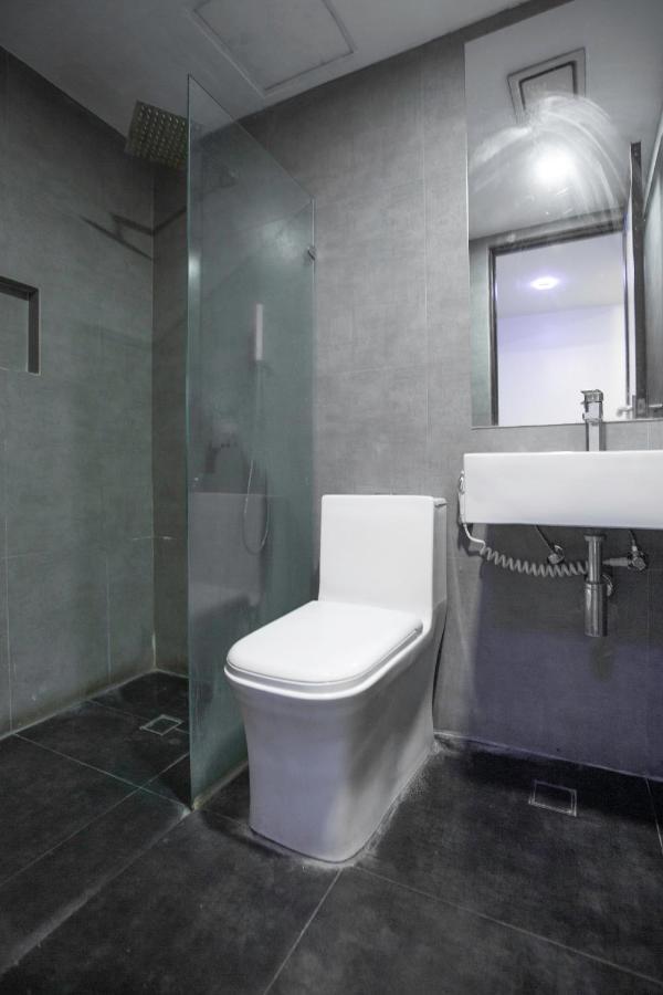 Oyo 666 Mc Hotel Fairview 奎松市 外观 照片