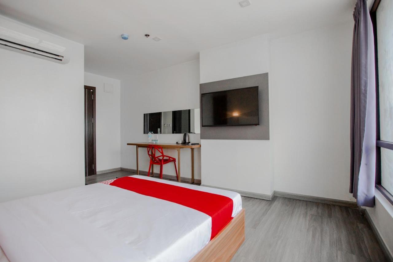 Oyo 666 Mc Hotel Fairview 奎松市 外观 照片