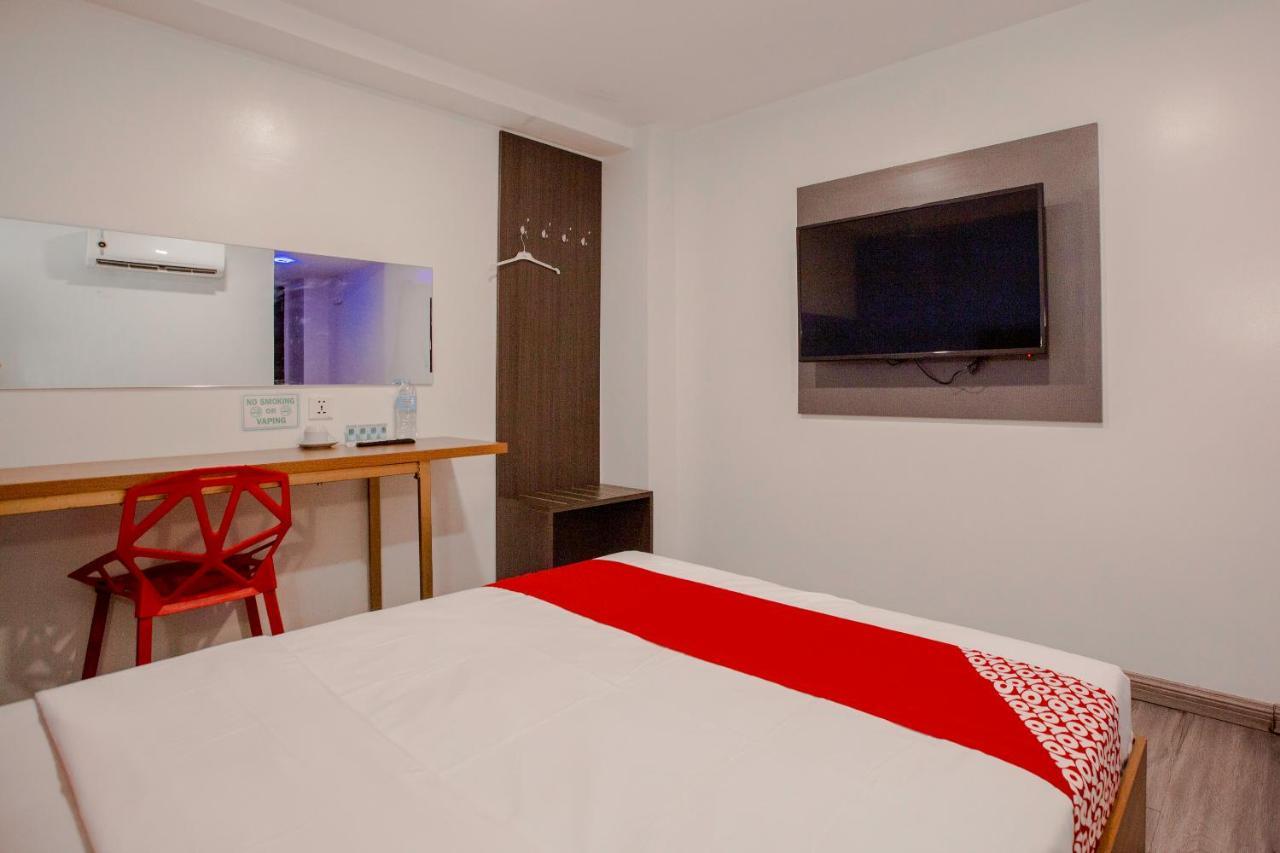 Oyo 666 Mc Hotel Fairview 奎松市 外观 照片