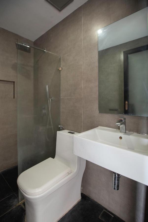 Oyo 666 Mc Hotel Fairview 奎松市 外观 照片