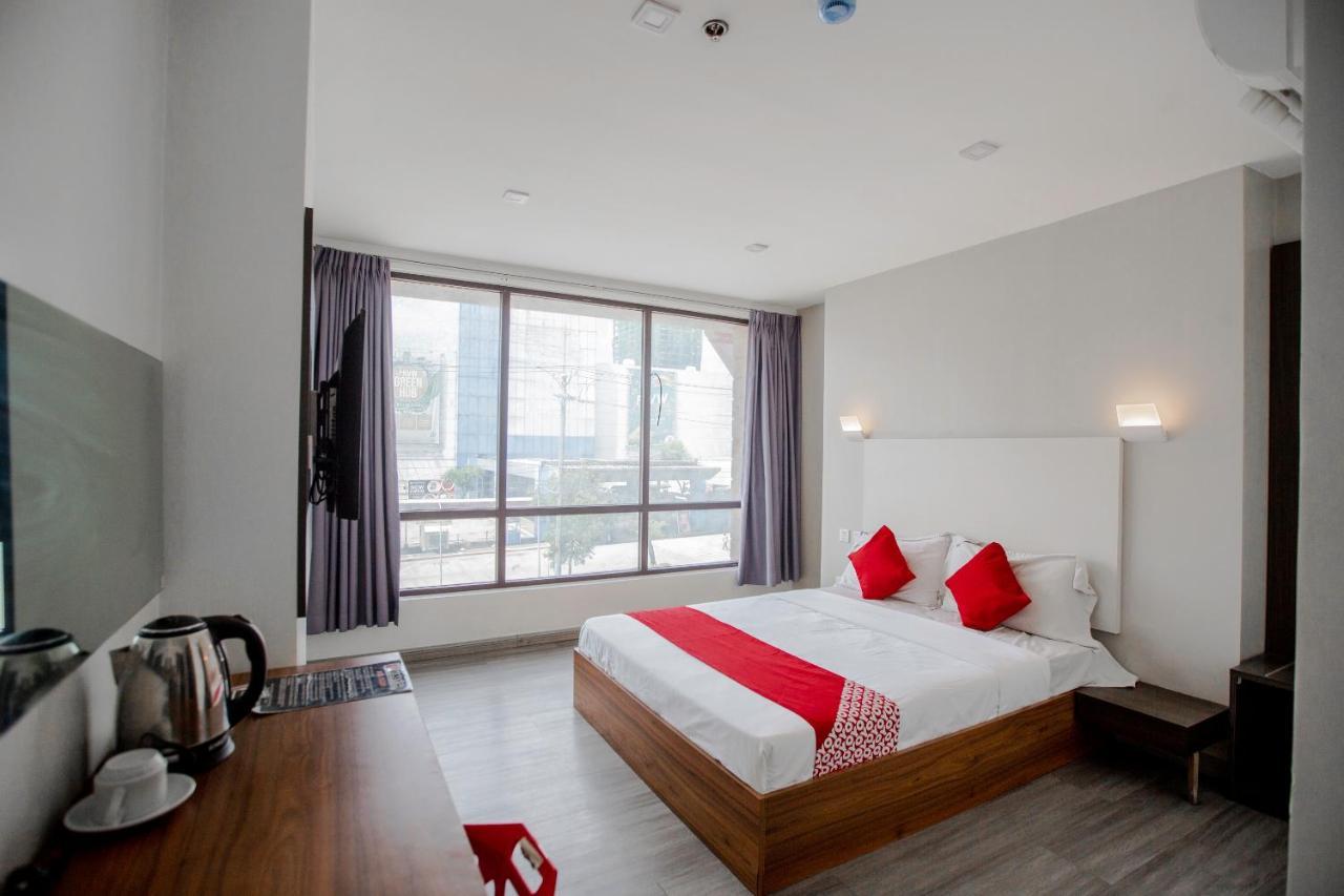 Oyo 666 Mc Hotel Fairview 奎松市 外观 照片