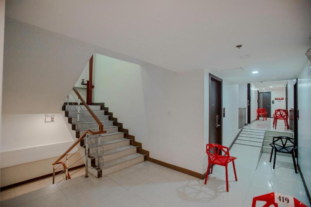 Oyo 666 Mc Hotel Fairview 奎松市 外观 照片
